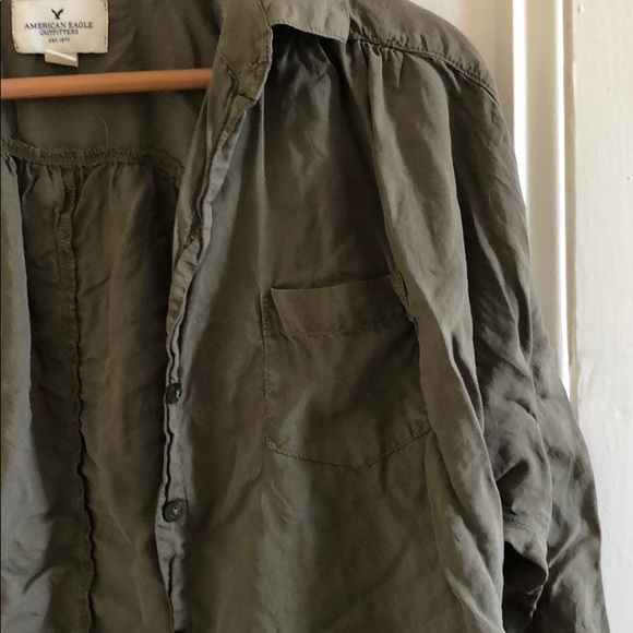 American Eagle button up top - Picture 3 of 3